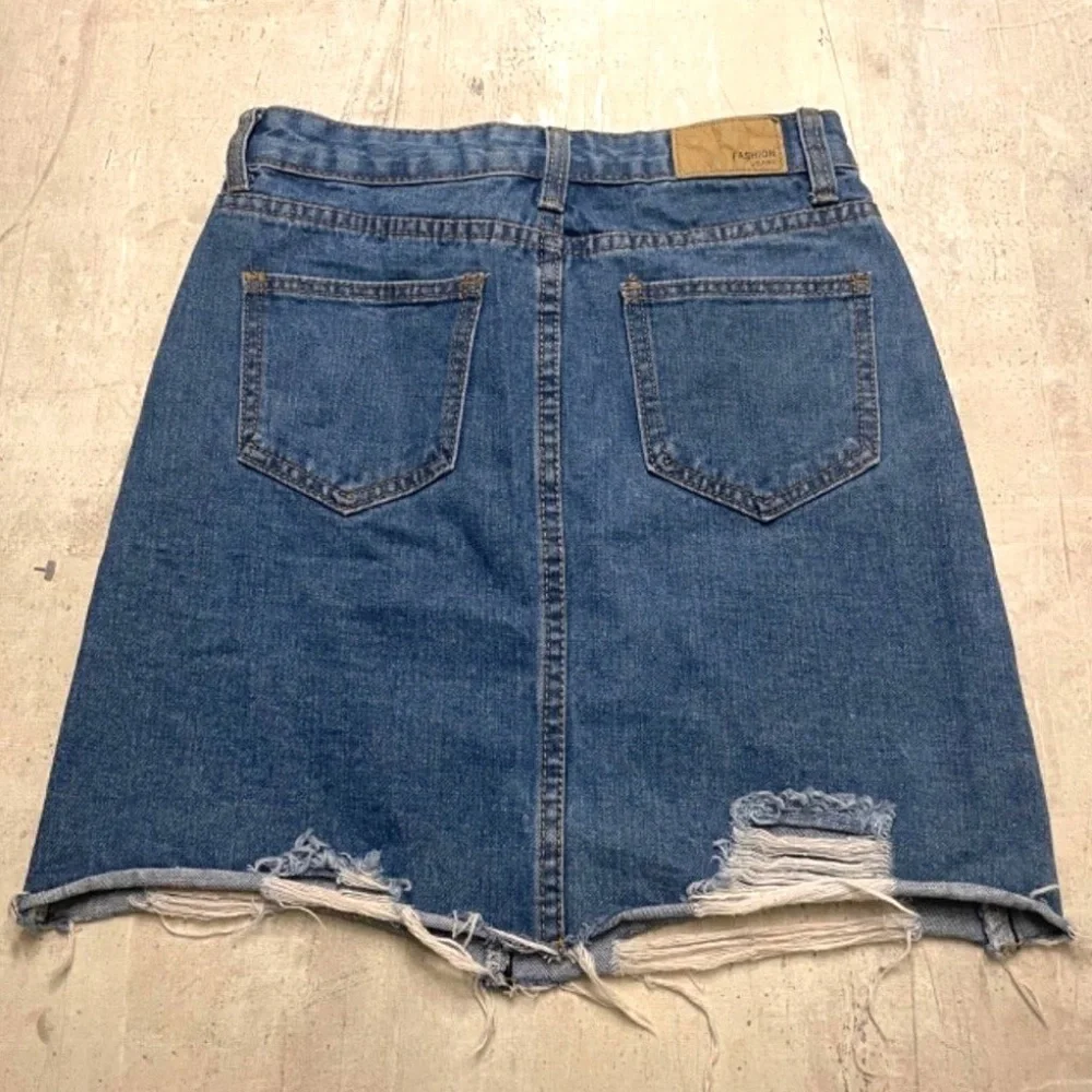 Jin Ai Li Ladies Distressed Denim Mini Skirt; Blue; Size XS/S‎
